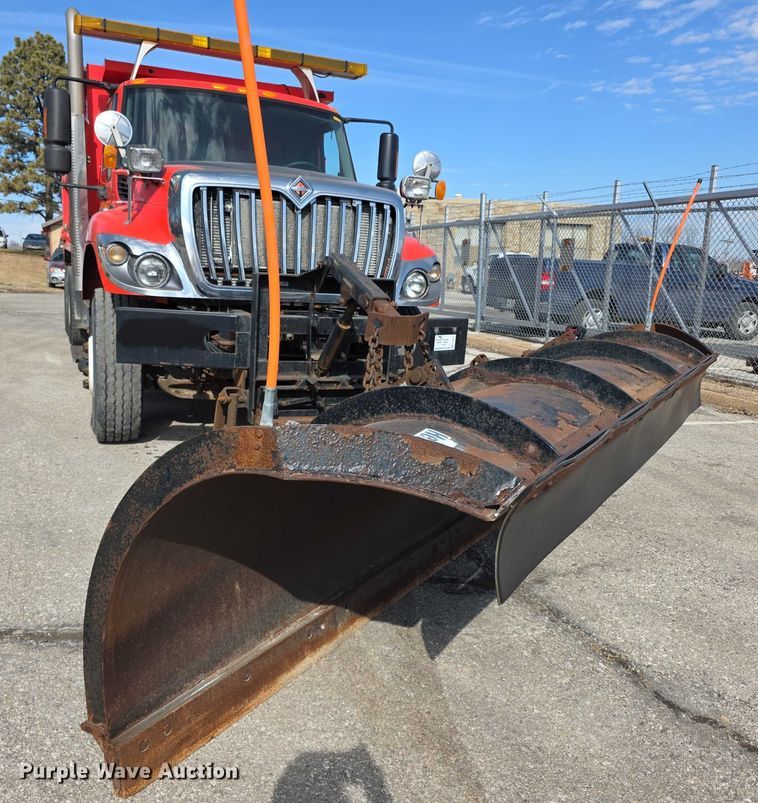 image for item FI0833 2009 Sterling 7500 dump truck