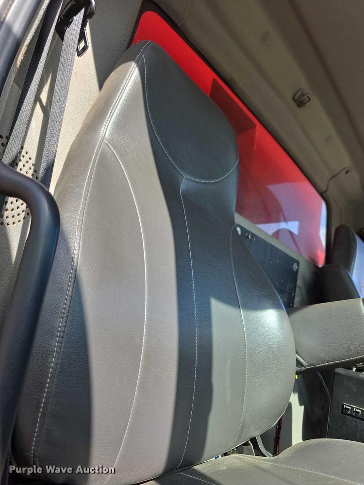 image for item FI0833 2009 Sterling 7500 dump truck