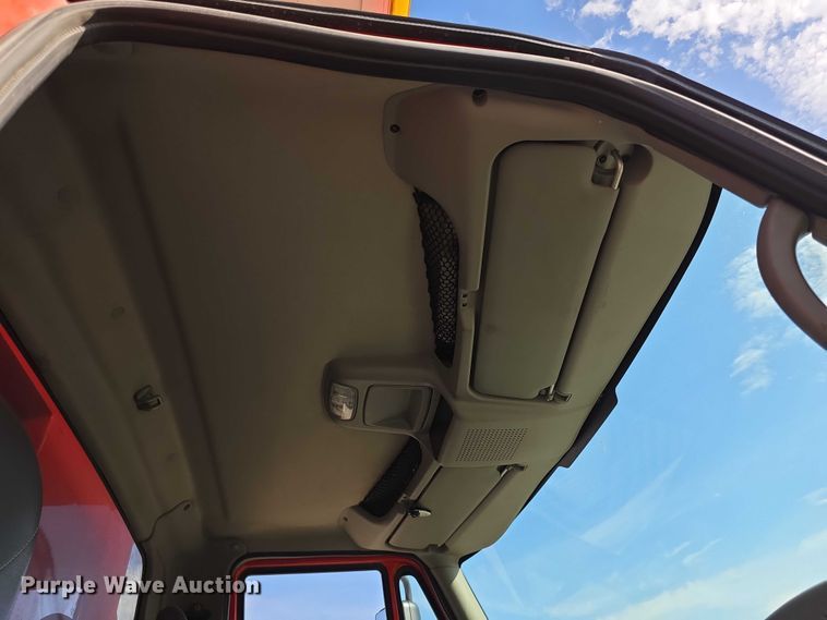 image for item FI0833 2009 Sterling 7500 dump truck