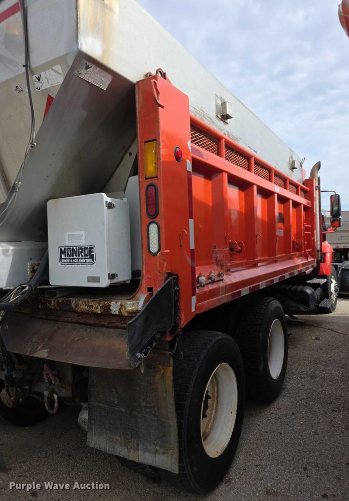 image for item FI0834 2003 International 7500 dump truck