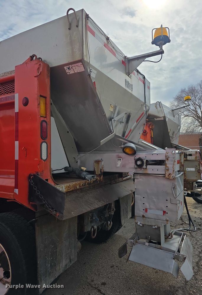 image for item FI0834 2003 International 7500 dump truck