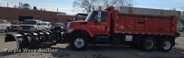 image for item FI0834 2003 International 7500 dump truck