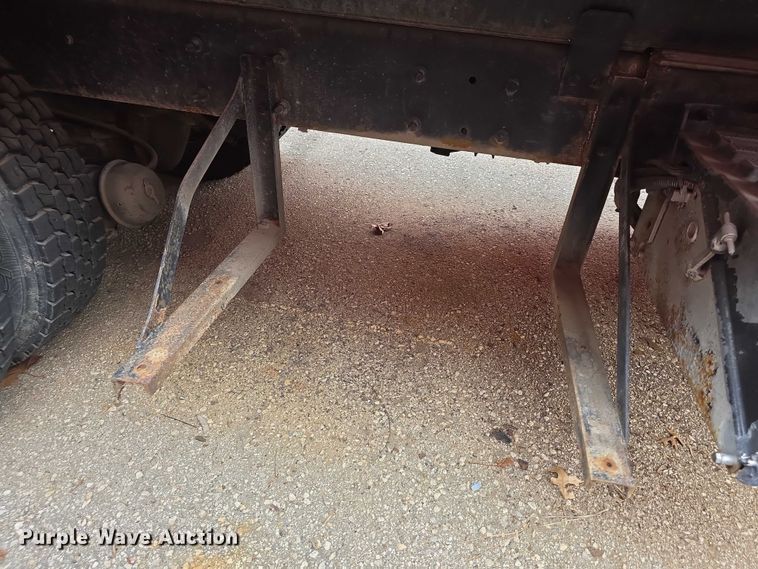 image for item FI0834 2003 International 7500 dump truck