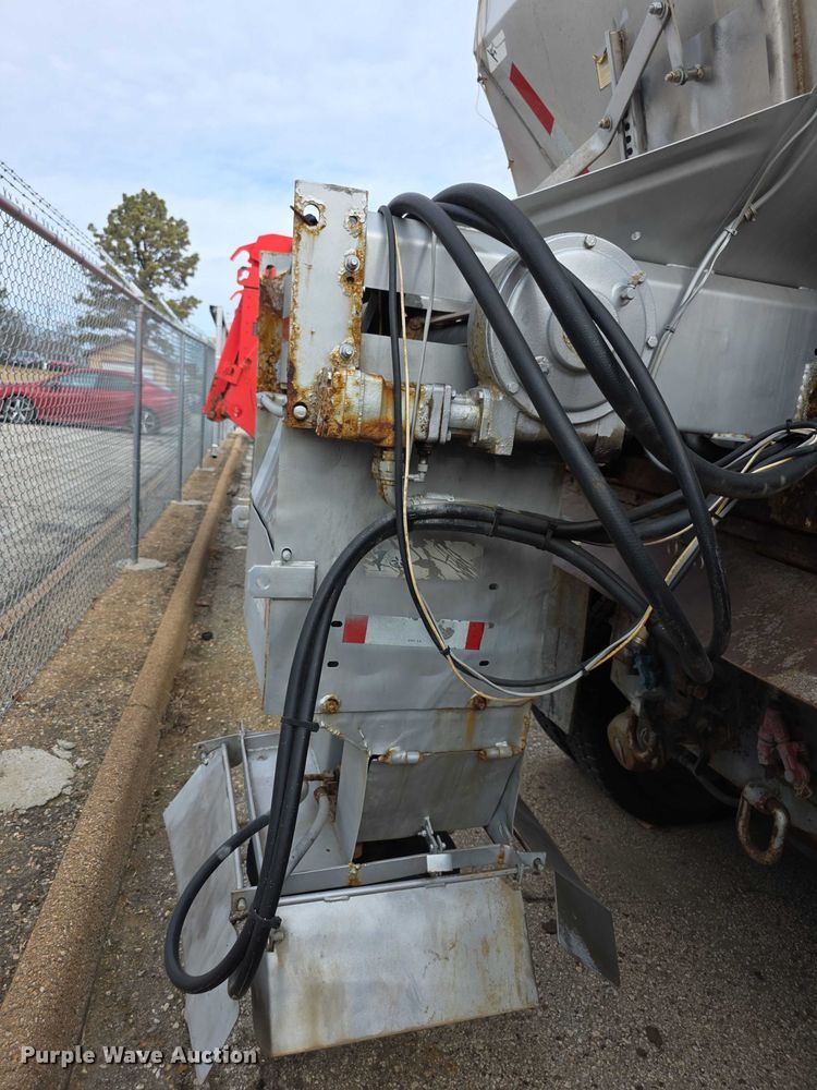 image for item FI0834 2003 International 7500 dump truck