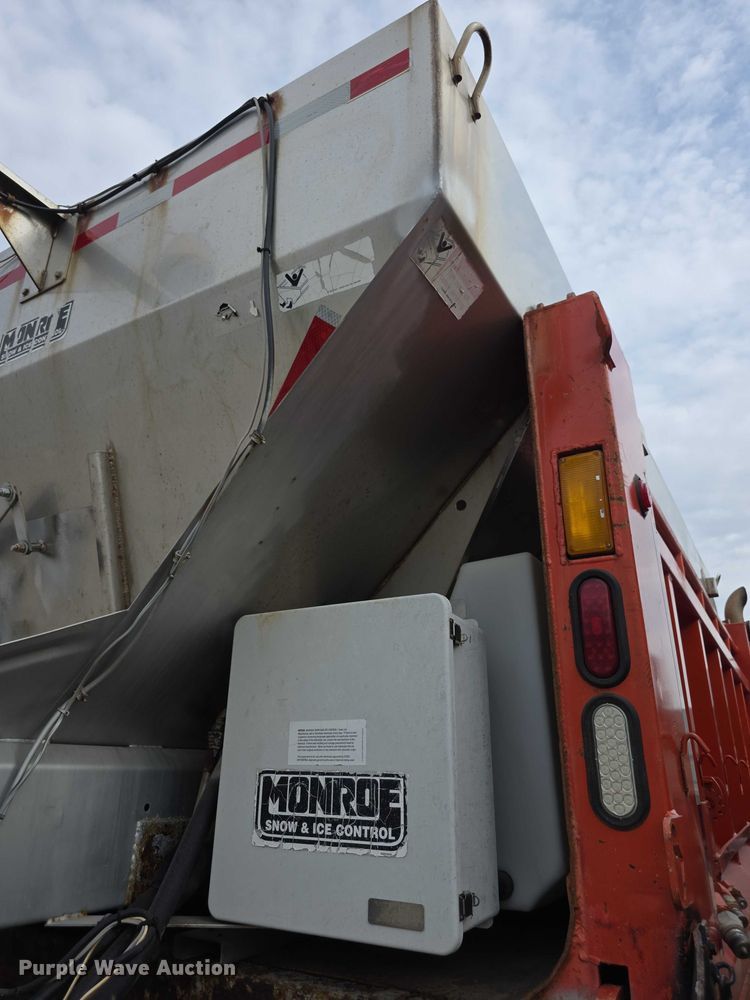 image for item FI0834 2003 International 7500 dump truck