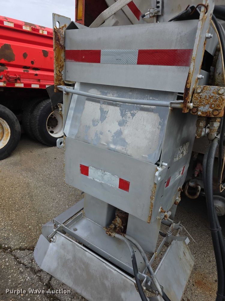 image for item FI0834 2003 International 7500 dump truck