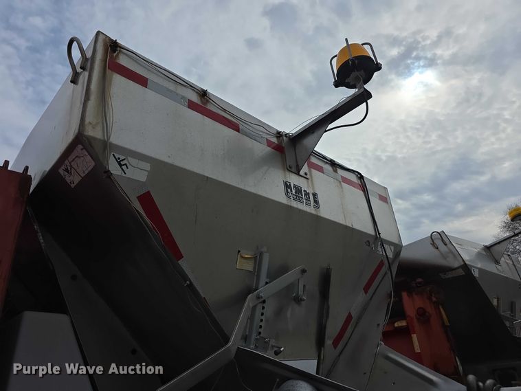 image for item FI0834 2003 International 7500 dump truck