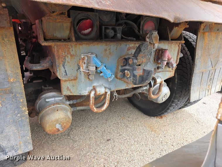 image for item FI0834 2003 International 7500 dump truck