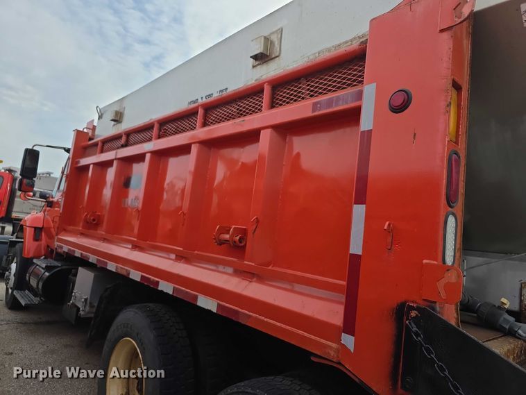 image for item FI0834 2003 International 7500 dump truck