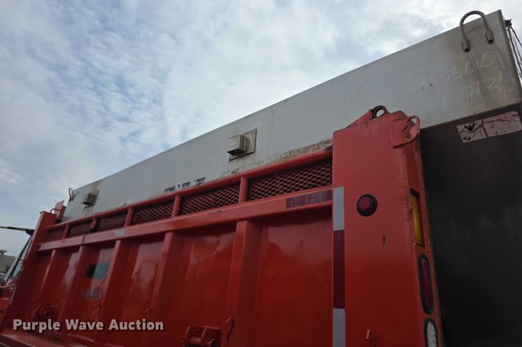 image for item FI0834 2003 International 7500 dump truck