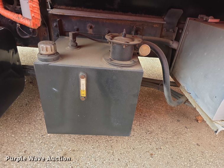 image for item FI0834 2003 International 7500 dump truck