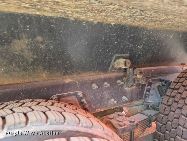 image for item FI0834 2003 International 7500 dump truck