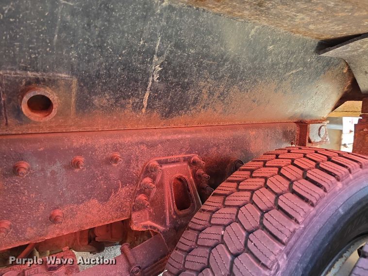 image for item FI0834 2003 International 7500 dump truck