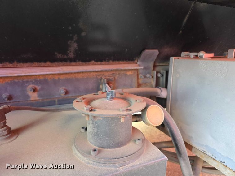 image for item FI0834 2003 International 7500 dump truck