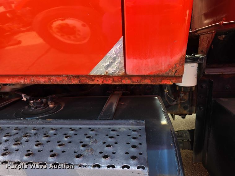 image for item FI0834 2003 International 7500 dump truck