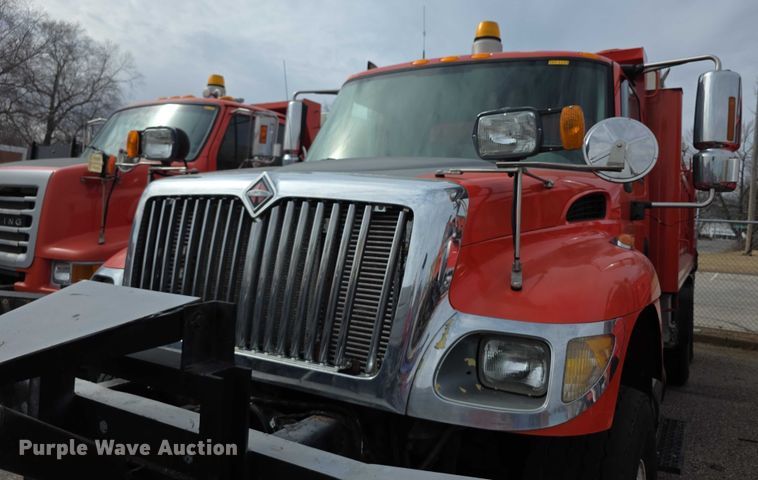image for item FI0834 2003 International 7500 dump truck
