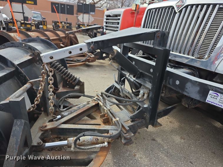 image for item FI0834 2003 International 7500 dump truck