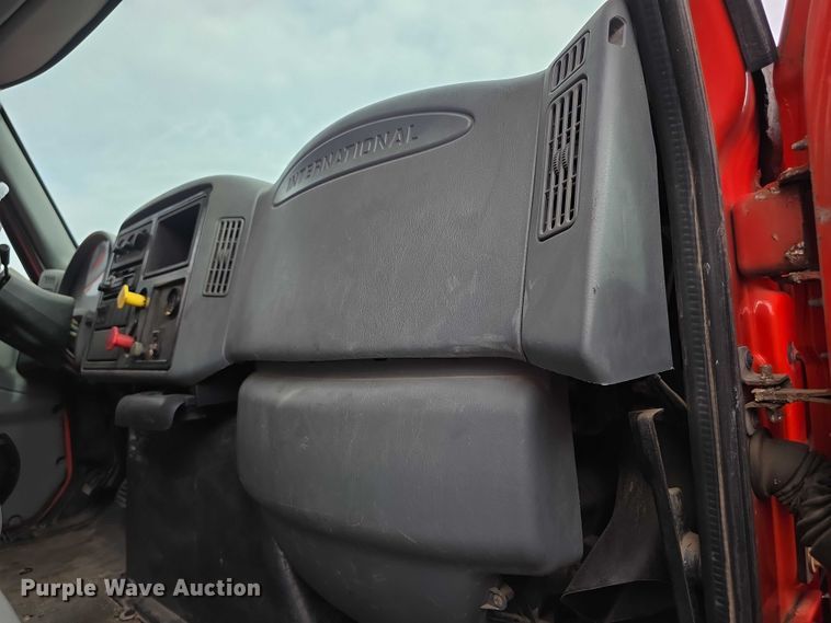 image for item FI0834 2003 International 7500 dump truck