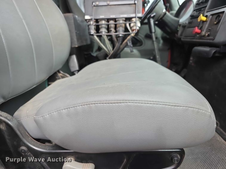 image for item FI0834 2003 International 7500 dump truck