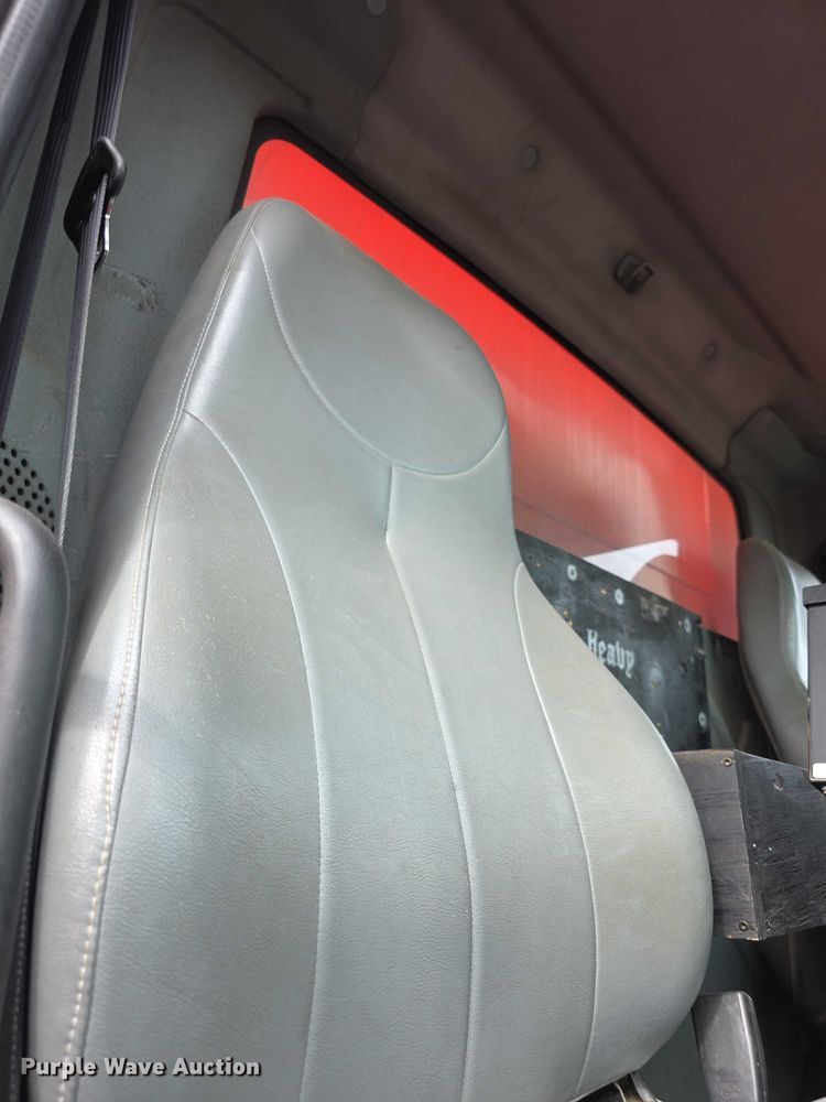 image for item FI0834 2003 International 7500 dump truck