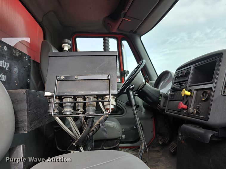 image for item FI0834 2003 International 7500 dump truck