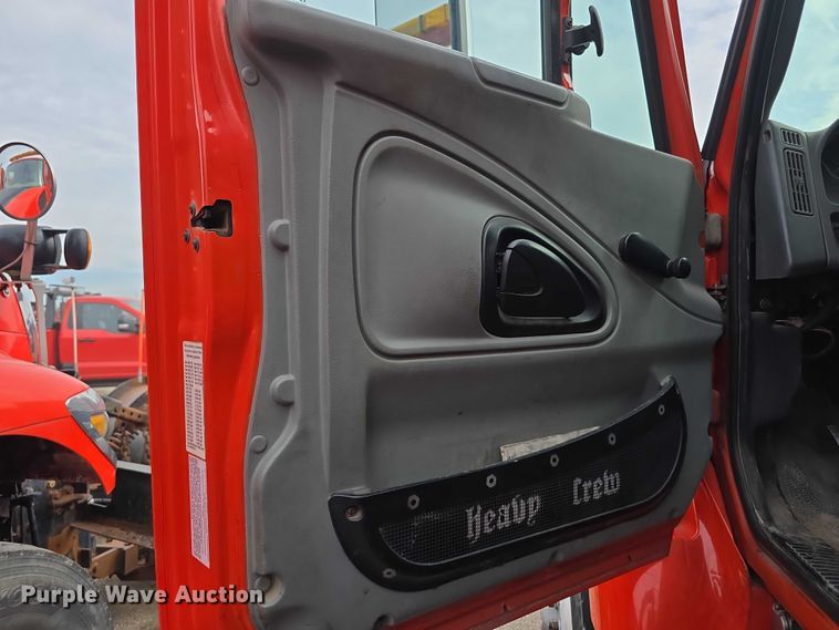 image for item FI0834 2003 International 7500 dump truck