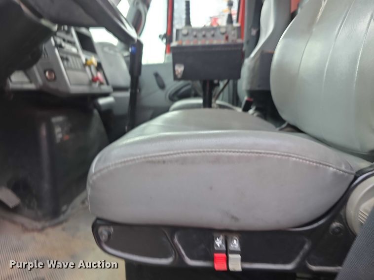 image for item FI0834 2003 International 7500 dump truck