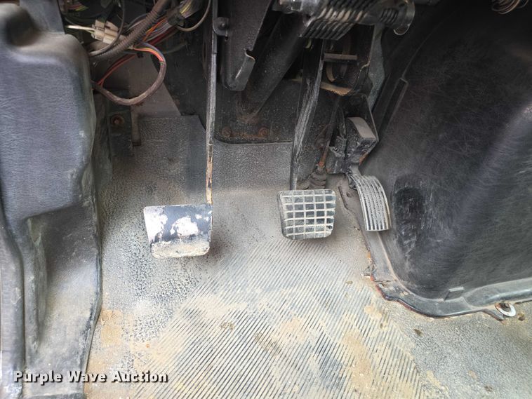 image for item FI0834 2003 International 7500 dump truck