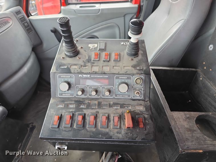 image for item FI0834 2003 International 7500 dump truck