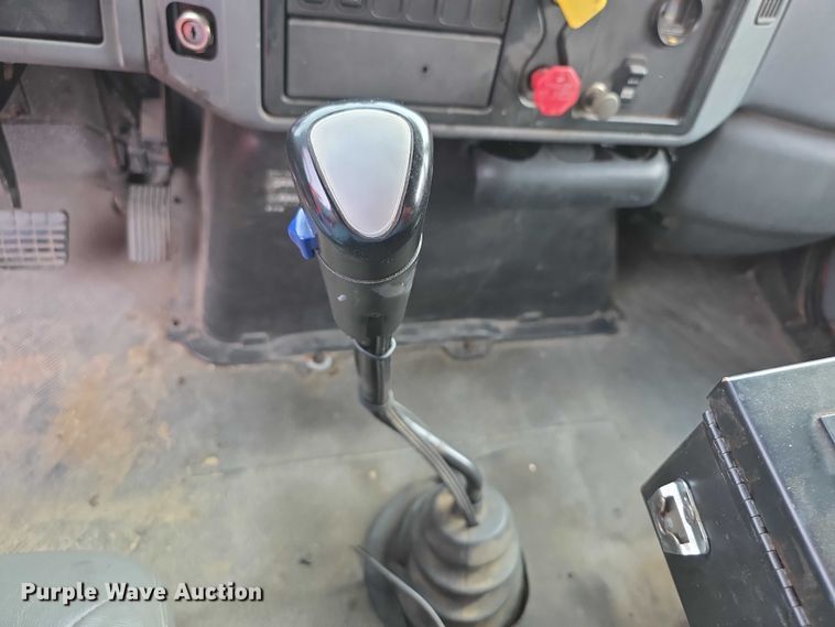 image for item FI0834 2003 International 7500 dump truck