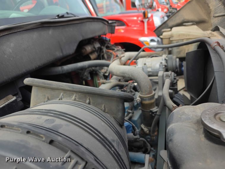 image for item FI0834 2003 International 7500 dump truck