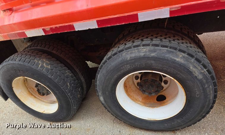 image for item FI0834 2003 International 7500 dump truck