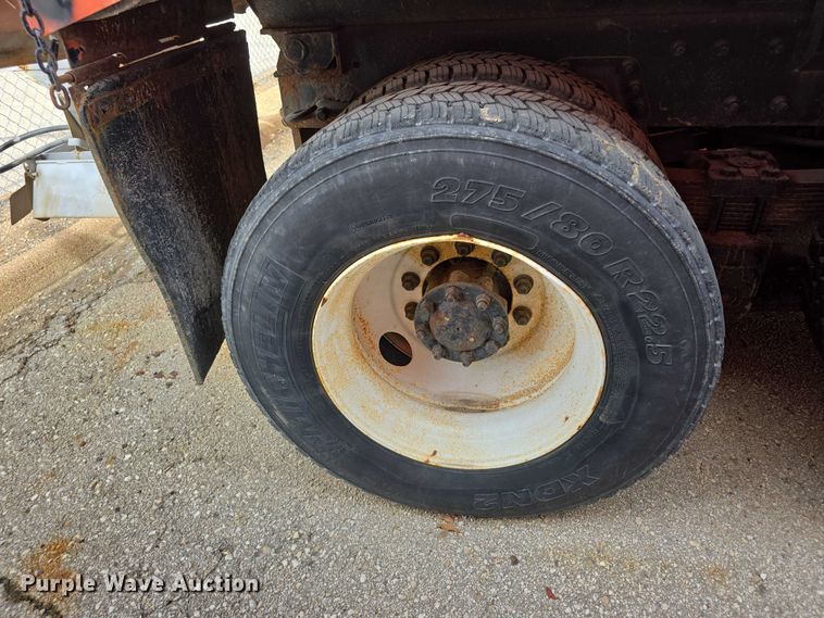 image for item FI0834 2003 International 7500 dump truck