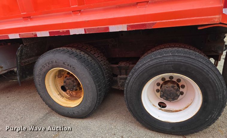 image for item FI0834 2003 International 7500 dump truck