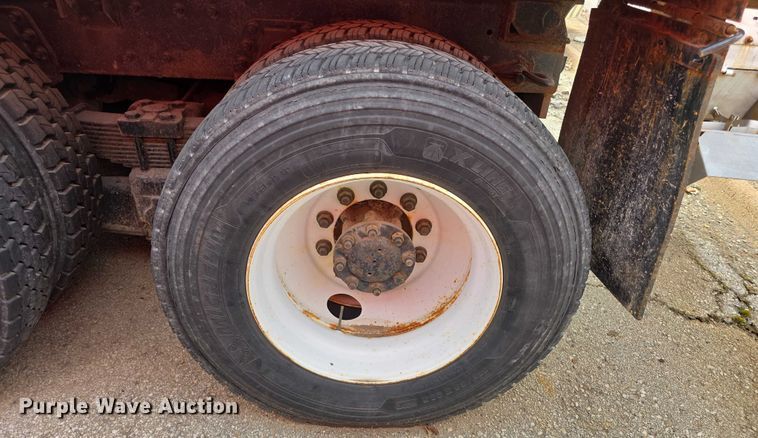 image for item FI0834 2003 International 7500 dump truck