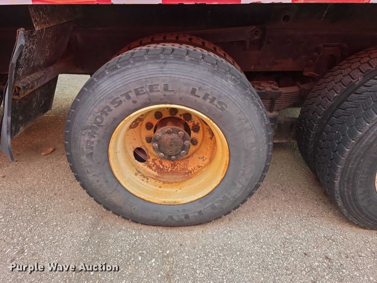 image for item FI0834 2003 International 7500 dump truck