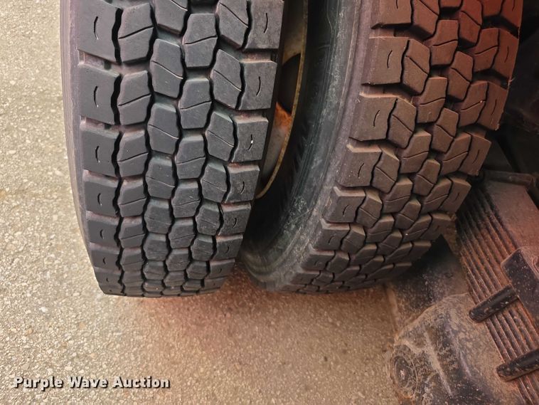 image for item FI0834 2003 International 7500 dump truck