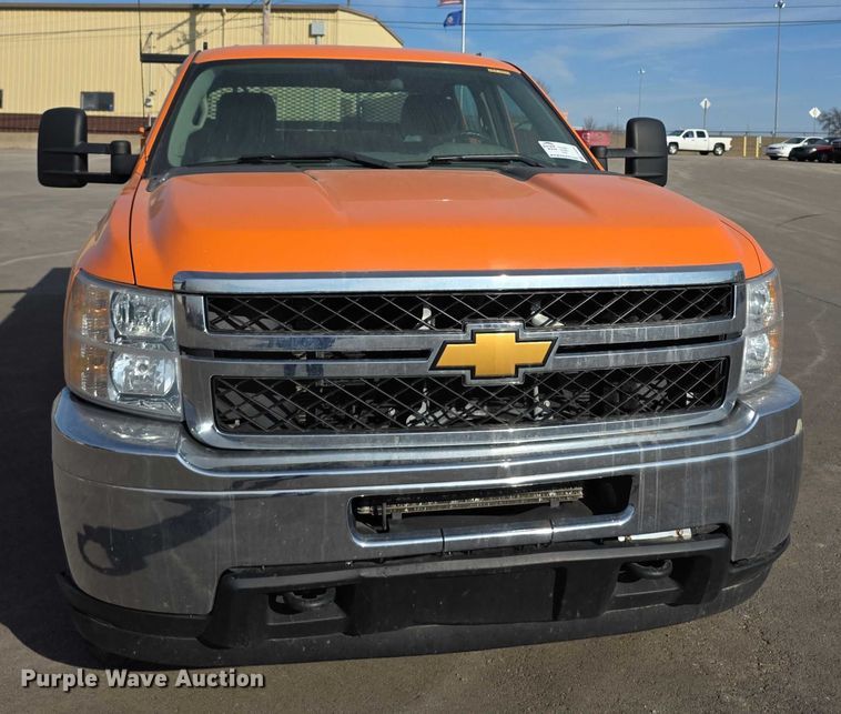 image for item FI0839 2013 Chevrolet Silverado 2500HD Crew Cab utility bed pickup truck