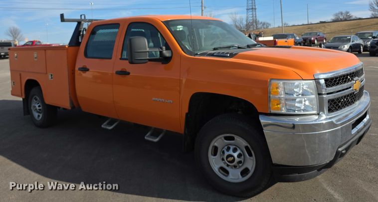 image for item FI0839 2013 Chevrolet Silverado 2500HD Crew Cab utility bed pickup truck