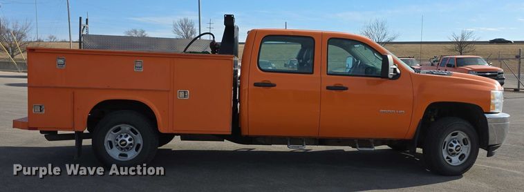 image for item FI0839 2013 Chevrolet Silverado 2500HD Crew Cab utility bed pickup truck