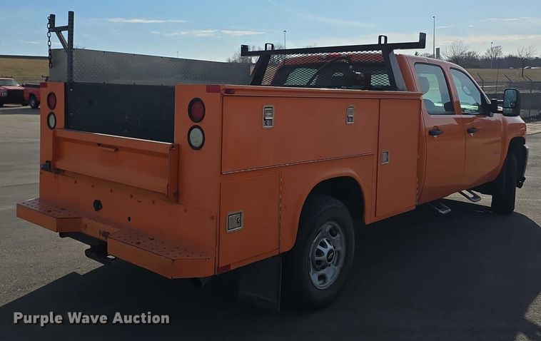 image for item FI0839 2013 Chevrolet Silverado 2500HD Crew Cab utility bed pickup truck