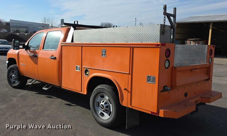 image for item FI0839 2013 Chevrolet Silverado 2500HD Crew Cab utility bed pickup truck