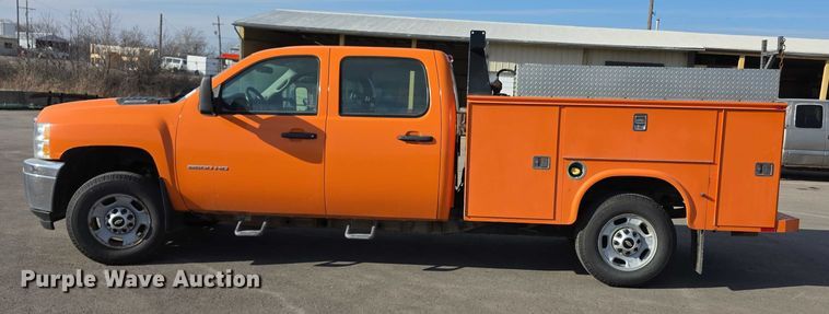 image for item FI0839 2013 Chevrolet Silverado 2500HD Crew Cab utility bed pickup truck