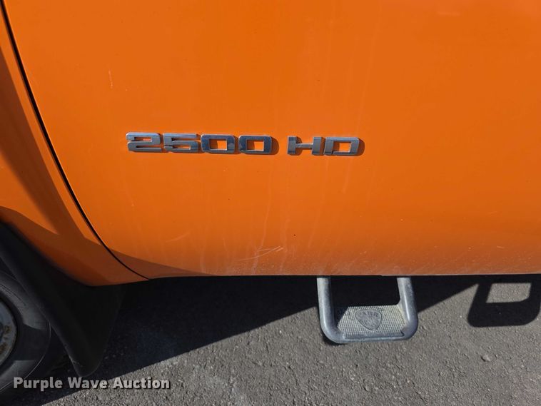 image for item FI0839 2013 Chevrolet Silverado 2500HD Crew Cab utility bed pickup truck