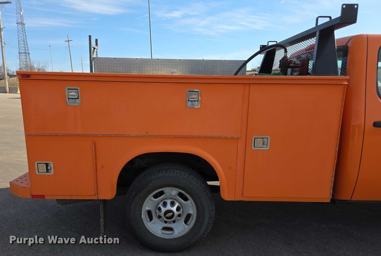 image for item FI0839 2013 Chevrolet Silverado 2500HD Crew Cab utility bed pickup truck