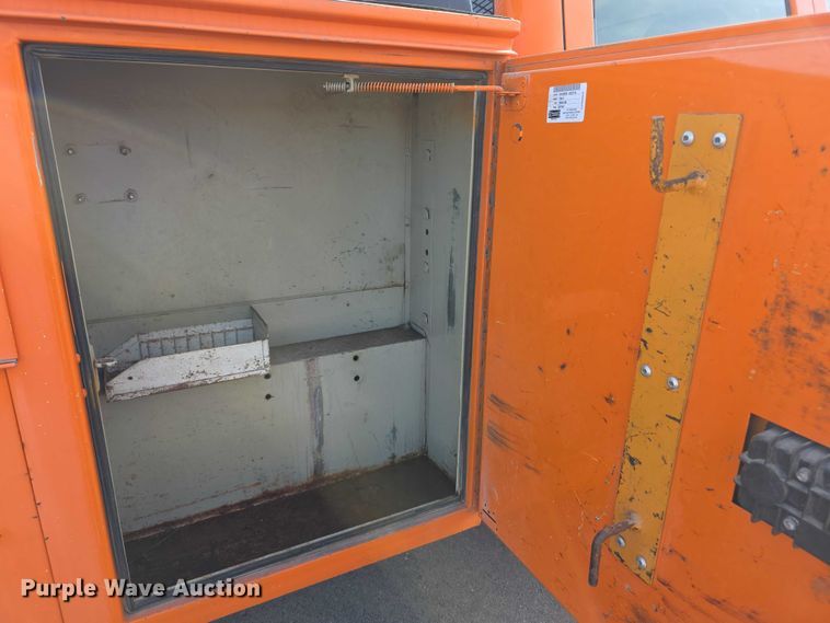 image for item FI0839 2013 Chevrolet Silverado 2500HD Crew Cab utility bed pickup truck