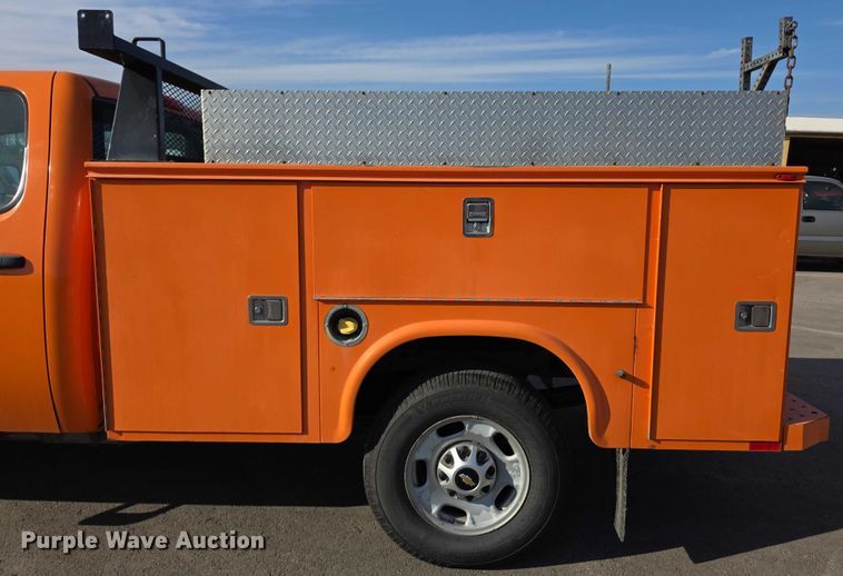 image for item FI0839 2013 Chevrolet Silverado 2500HD Crew Cab utility bed pickup truck