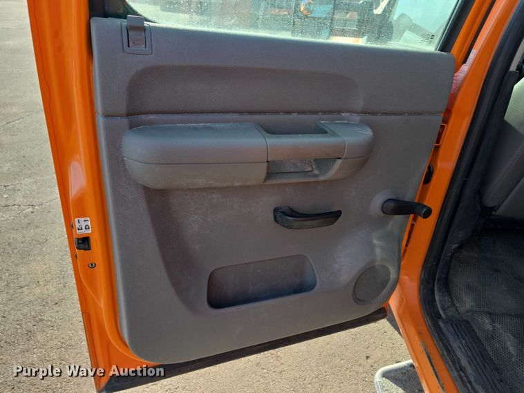 image for item FI0839 2013 Chevrolet Silverado 2500HD Crew Cab utility bed pickup truck