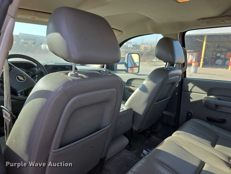 image for item FI0839 2013 Chevrolet Silverado 2500HD Crew Cab utility bed pickup truck