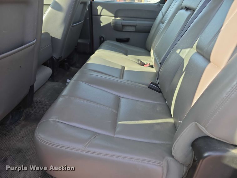 image for item FI0839 2013 Chevrolet Silverado 2500HD Crew Cab utility bed pickup truck